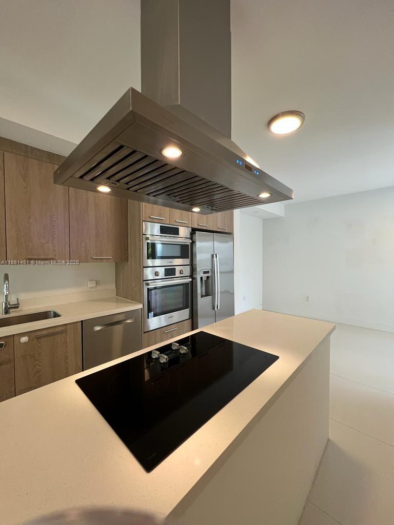 BAY HARBOUR ISLAND - Residential Lease