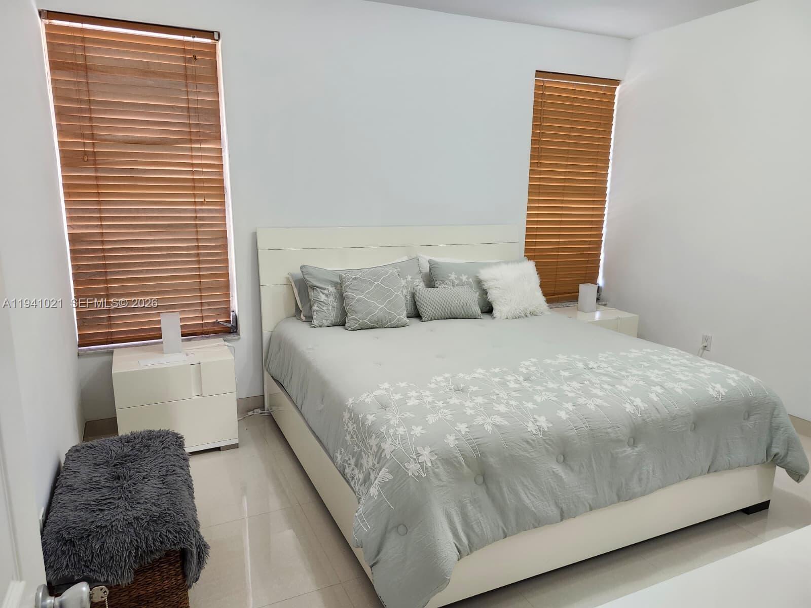 OAKVIEW CONDO #4 - Residential