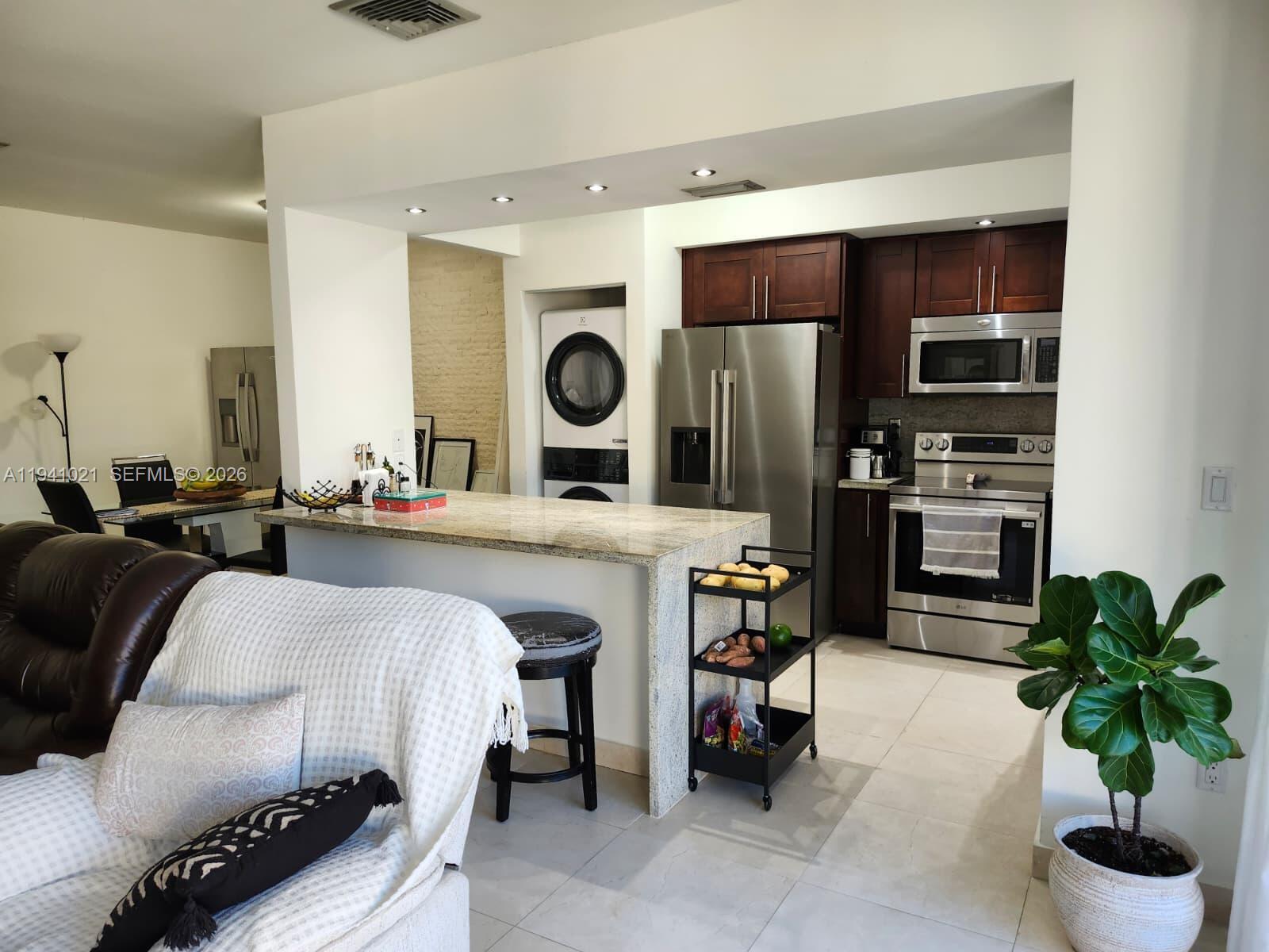 OAKVIEW CONDO #4 - Residential