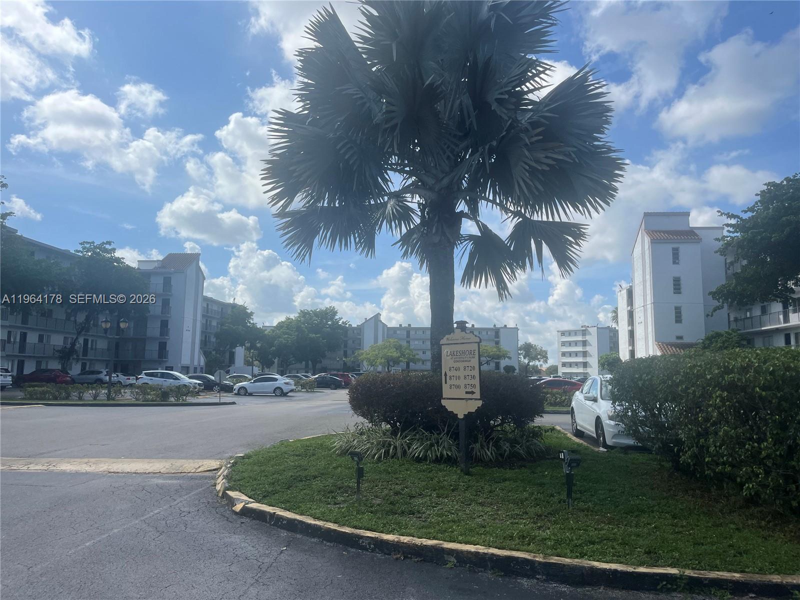 LAKESHORE AT UNIVERSITY P - Residential