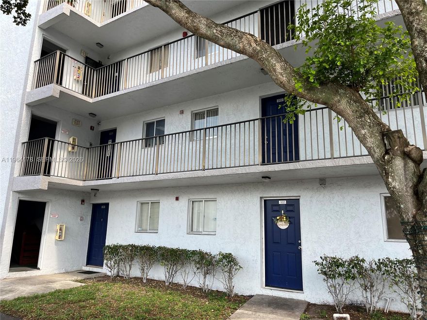 INVESTOR OPPORTUNITY! Exceptional 2 bedroom 2 bathroom remodeled Condo. Great location, remodeled floors and kitchen. This beautiful layout is in a prime location, the condo is just a short ride away from local malls, a variety of restaurants, hospitals, Florida's Turnpike, and I75, ensuring convenience and accessibility. Additionally, the complex has many parking spots. Perfect for investors, can rent right away. No age restriction. No rental restrictions. Easy to show on lockbox. See attachment for aplication.