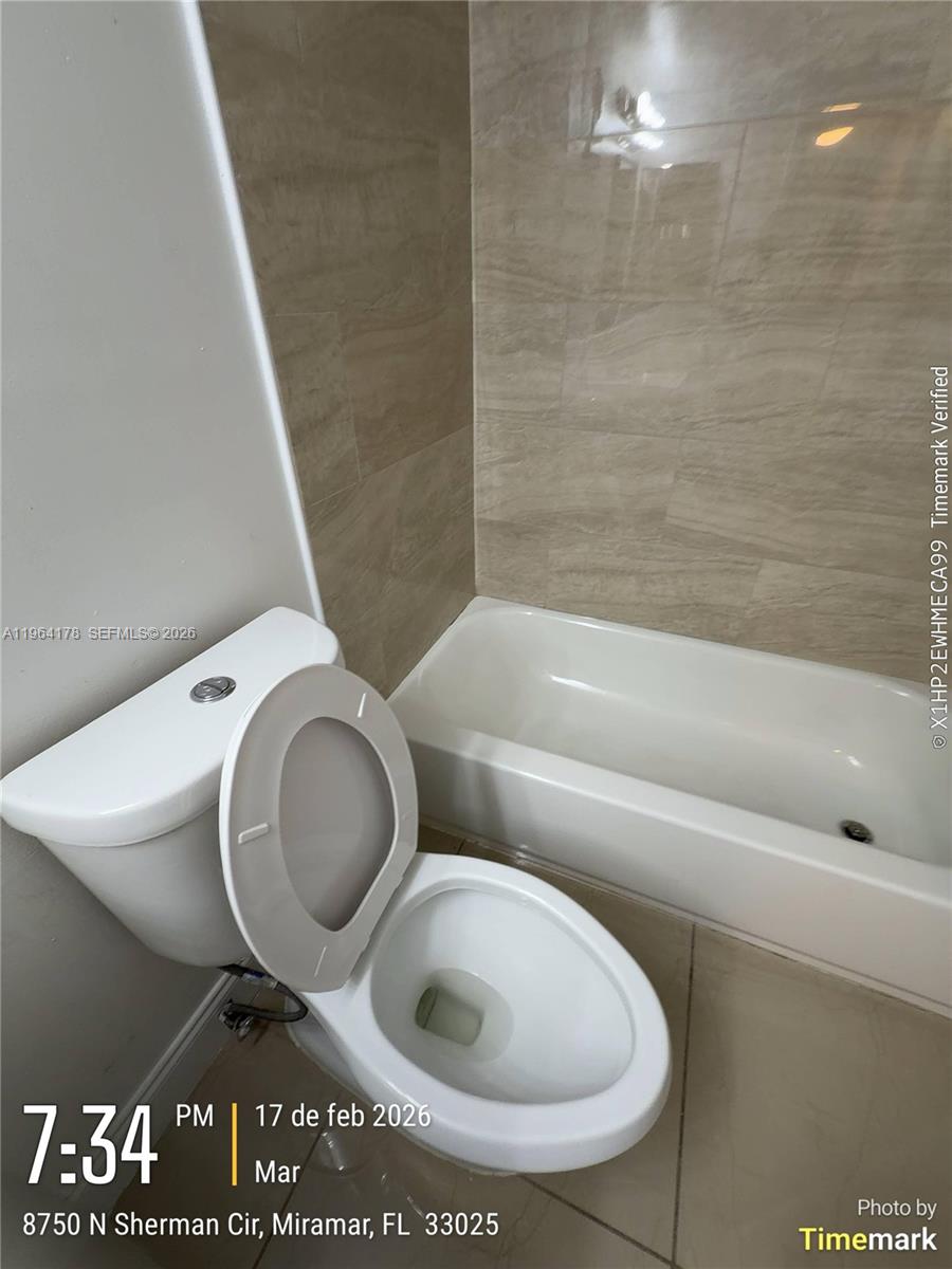 LAKESHORE AT UNIVERSITY P - Residential