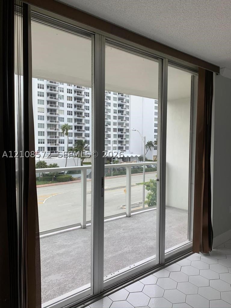 5701 Collins Ave 301