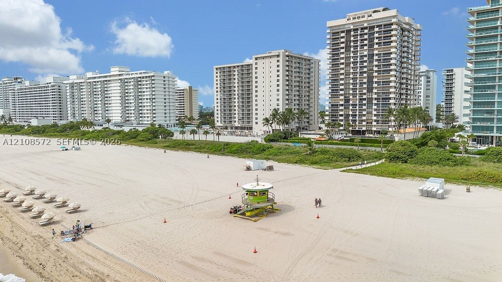 5701 Collins Ave 301