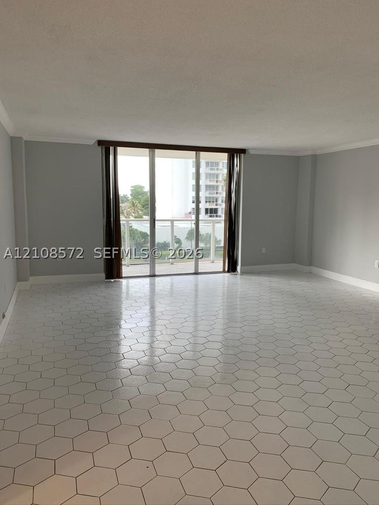 5701 Collins Ave 301