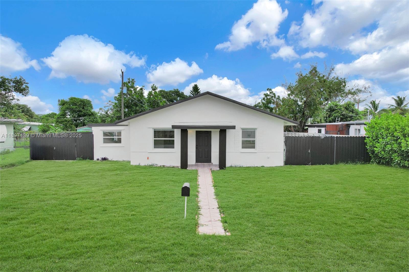 NICHOLS GOLF ESTATES - Residential