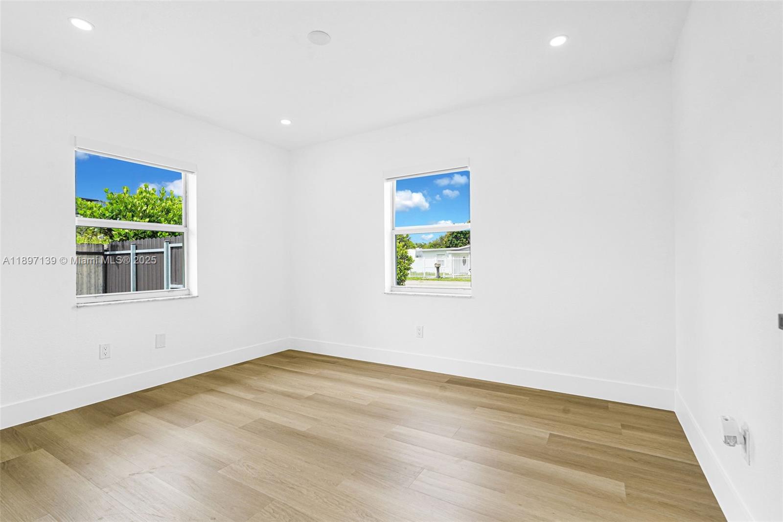 NICHOLS GOLF ESTATES - Residential