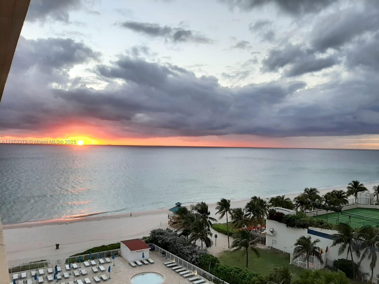 THE AVENTURA BEACH CLUB C - Residential