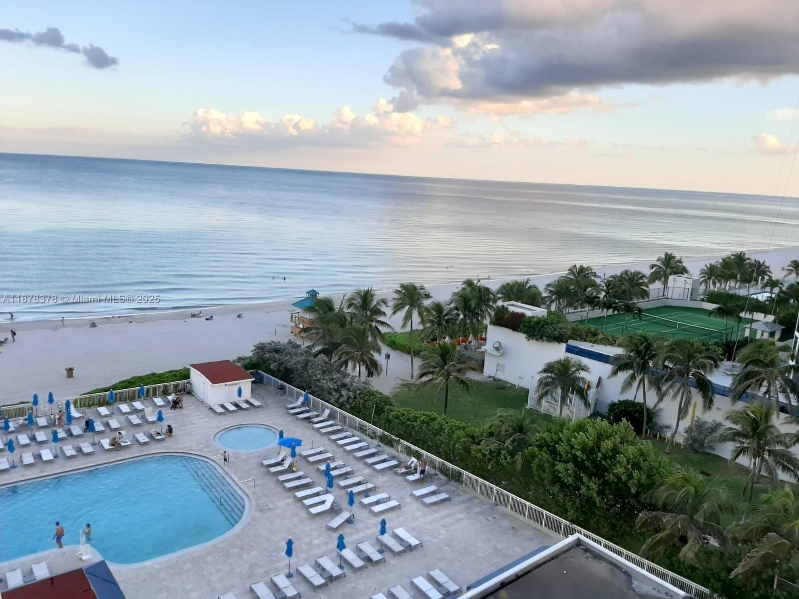 THE AVENTURA BEACH CLUB C - Residential