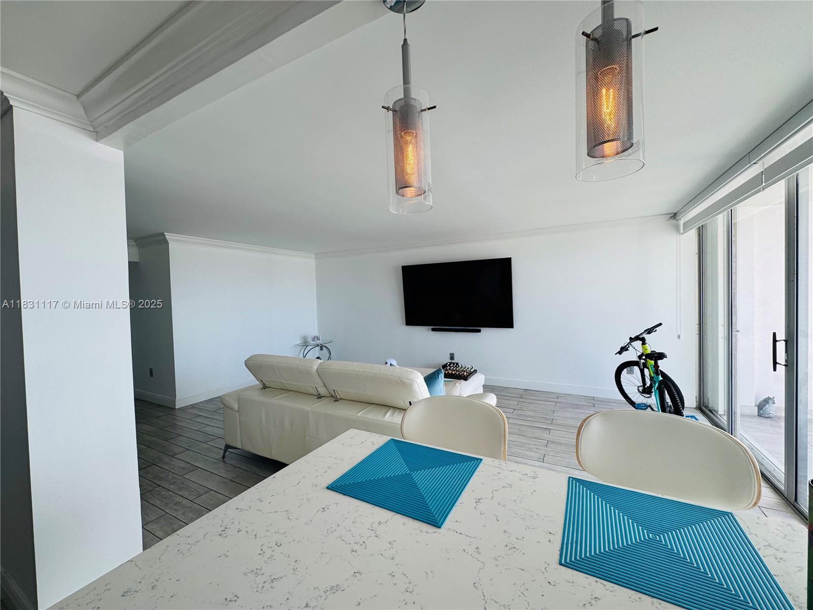 18031 Biscayne Blvd 1001