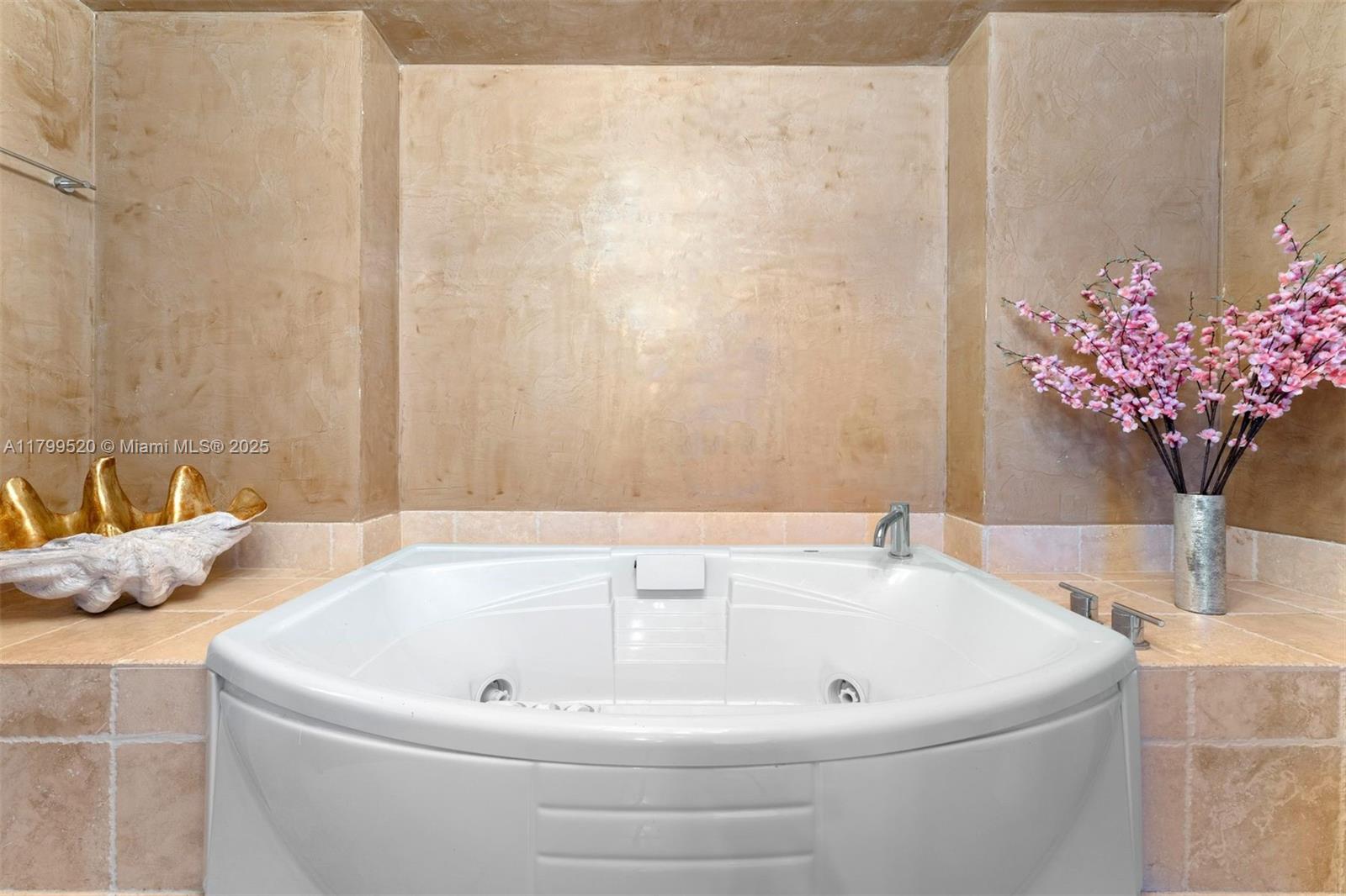 TRUMP ROYALE CONDO - Residential