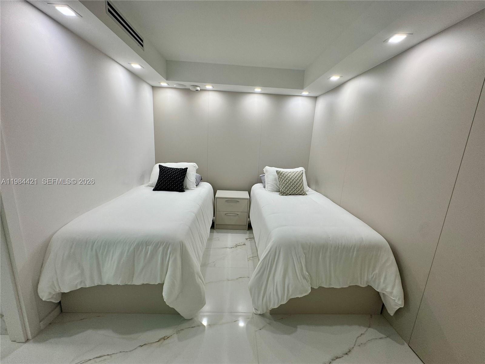 BALMORAL CONDO - Residential Lease