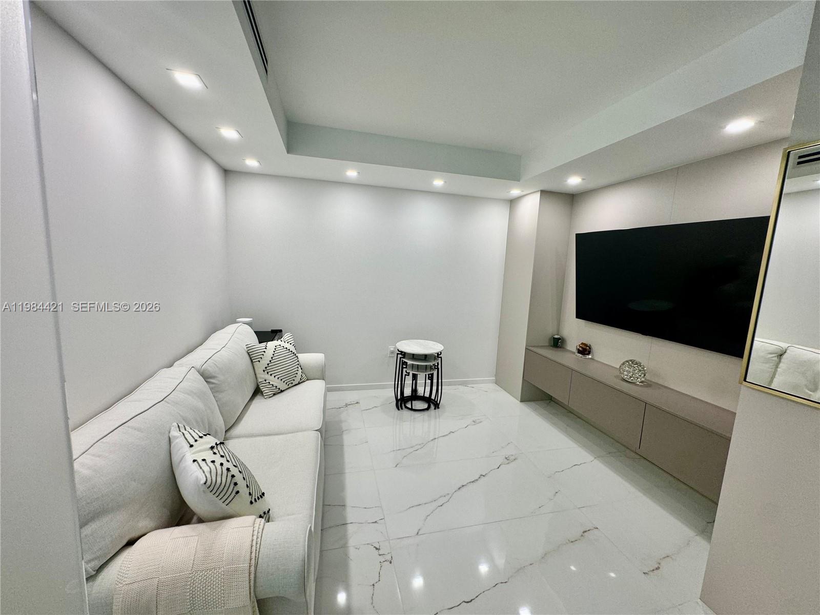 BALMORAL CONDO - Residential Lease