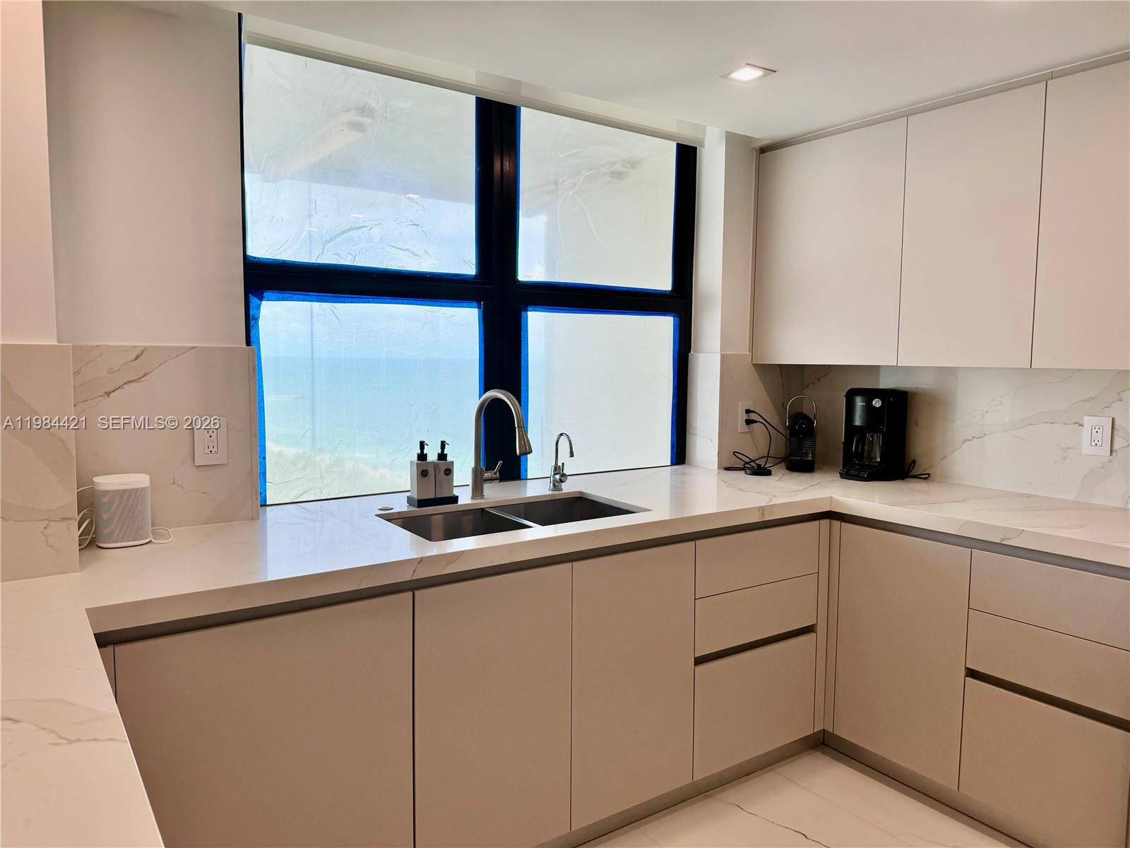 BALMORAL CONDO - Residential Lease