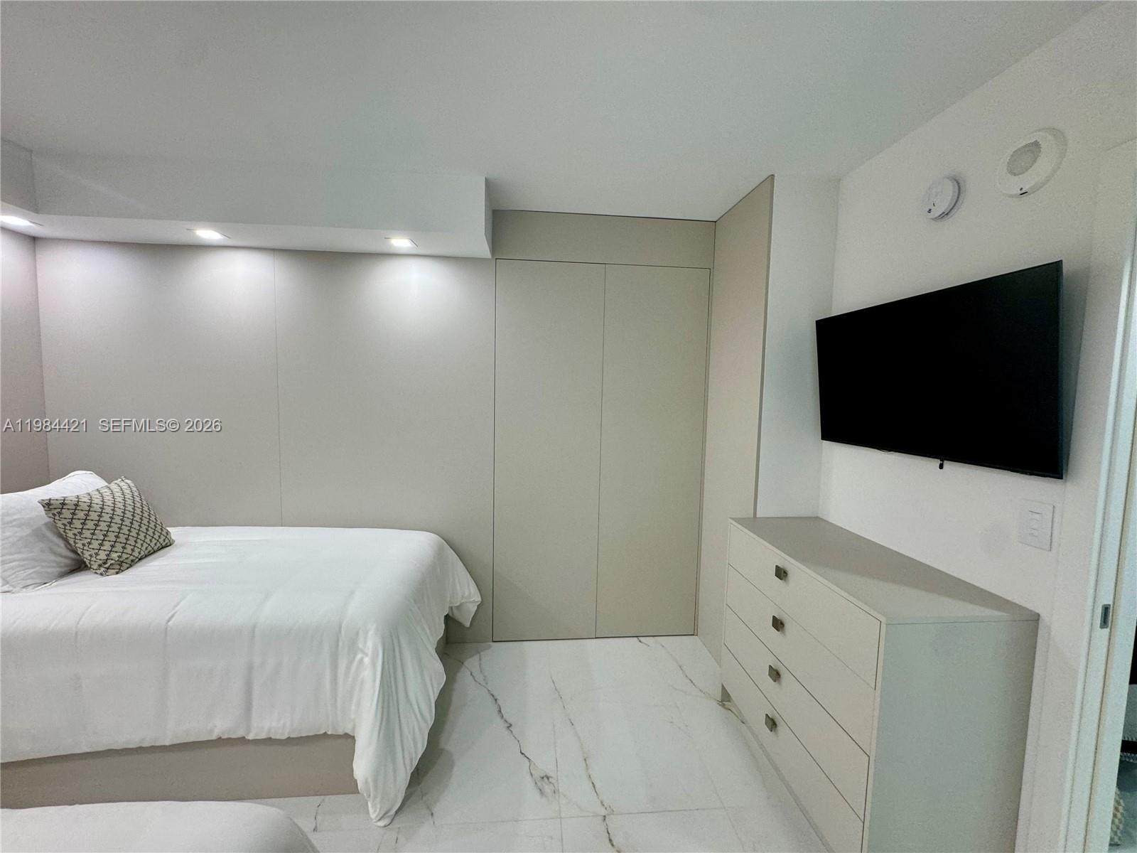 BALMORAL CONDO - Residential Lease