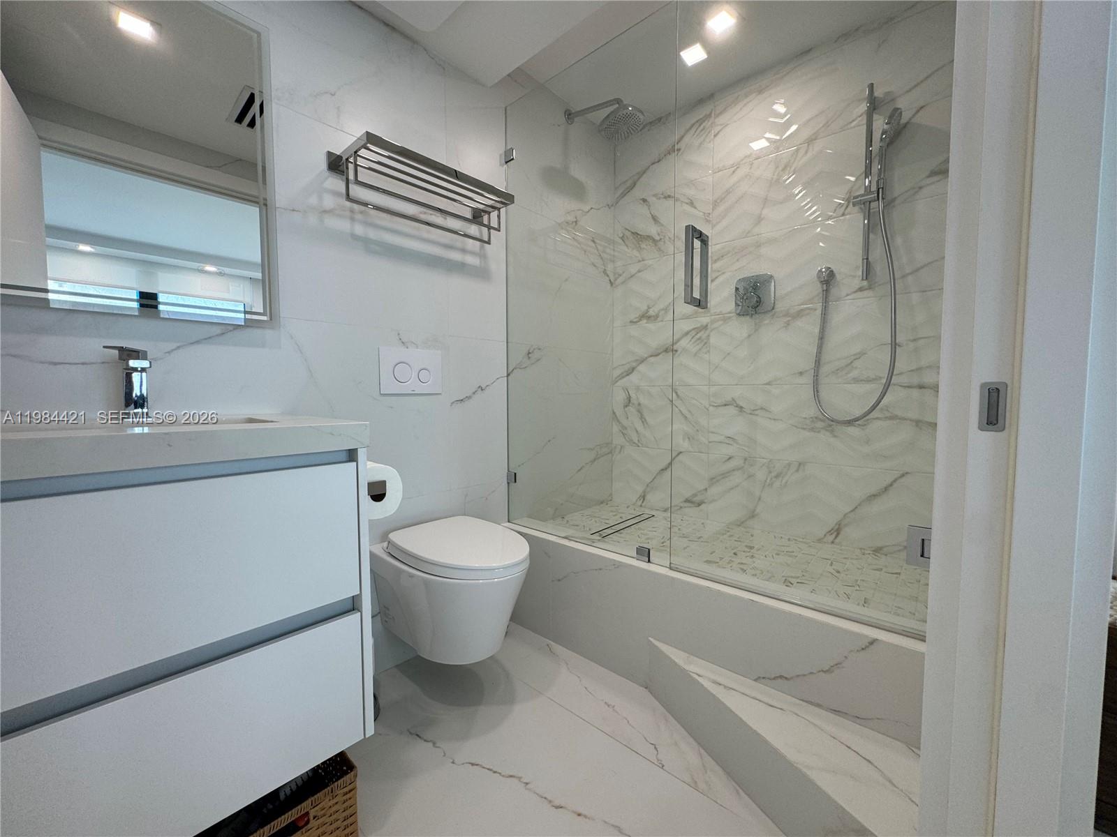 BALMORAL CONDO - Residential Lease