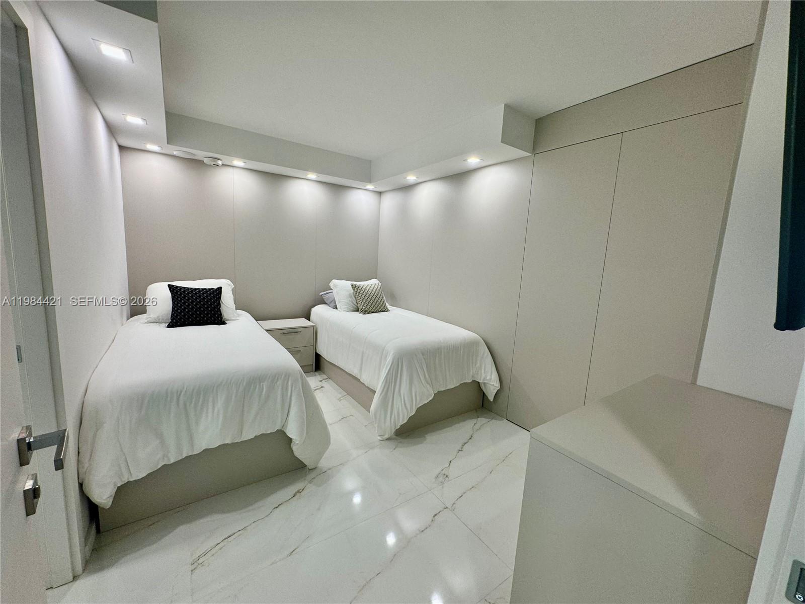 BALMORAL CONDO - Residential Lease