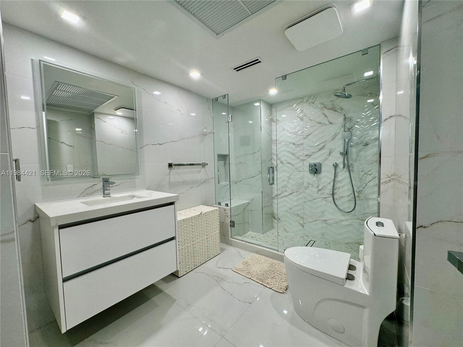 BALMORAL CONDO - Residential Lease