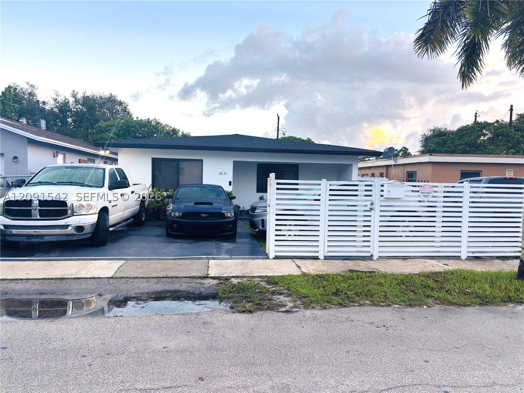 Photo of 2221 Charleston St, Hollywood, FL 33020 (MLS # A12091542)