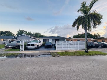 2221 Charleston St Hollywood FL 33020