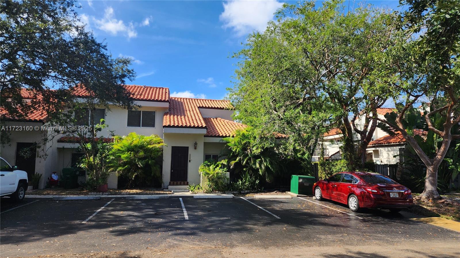 Rental Property at 10907 Sw 75th Ter, Miami, Broward County, Florida - Bedrooms: 3 
Bathrooms: 3  - $2,600 MO.