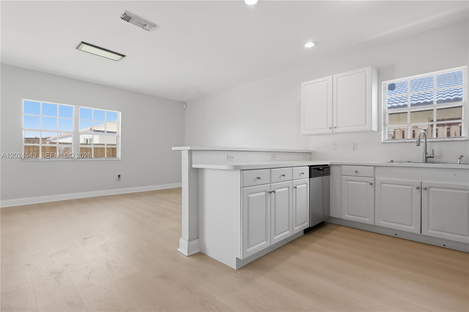 GARDEN HILLS WEST - Residential Lease