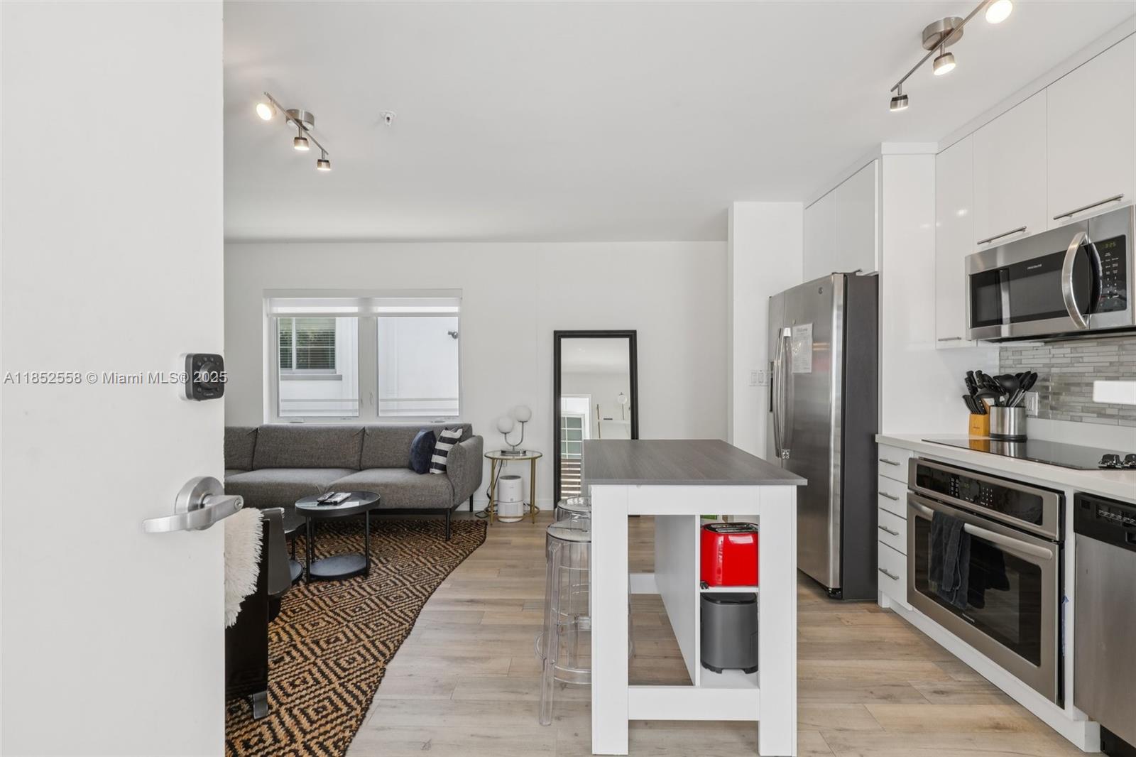 LINCOLN SUB - Residential