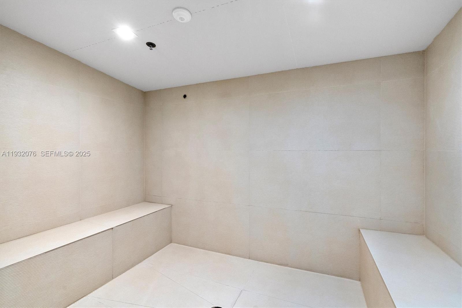 TDR TOWER II CONDO - Residential