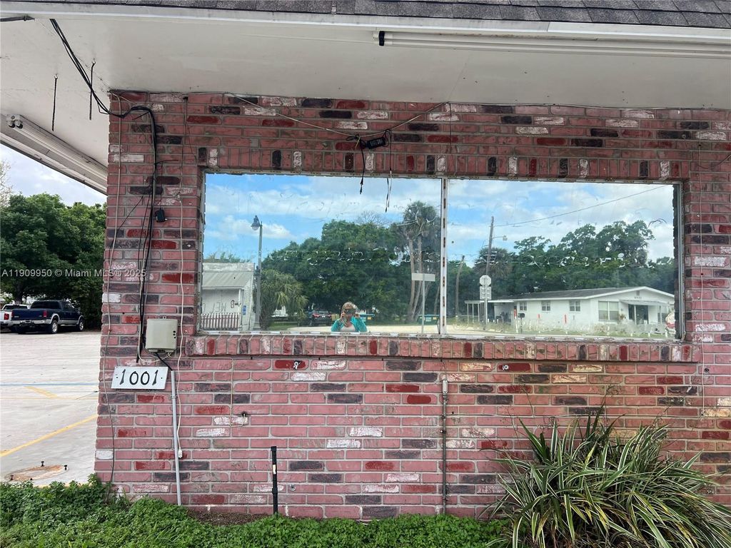 Photo of 1001 W Midway Rd, Fort Pierce, FL 34982 (MLS # A11909950)