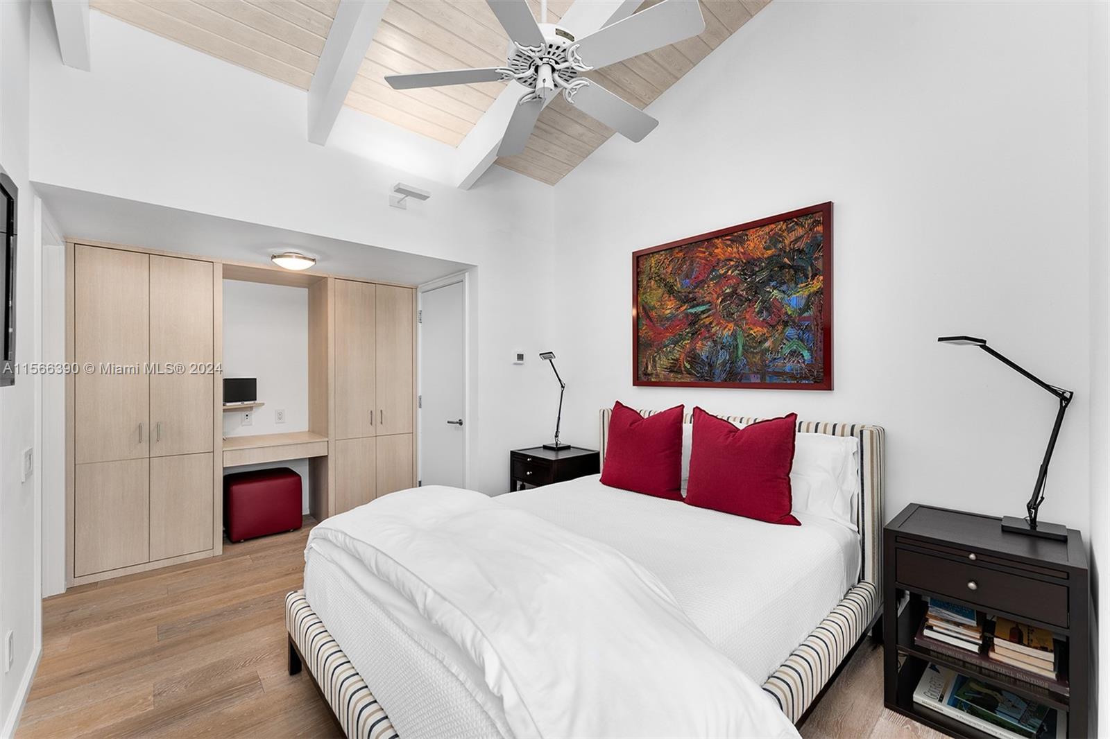 THE MOORINGS - Residential