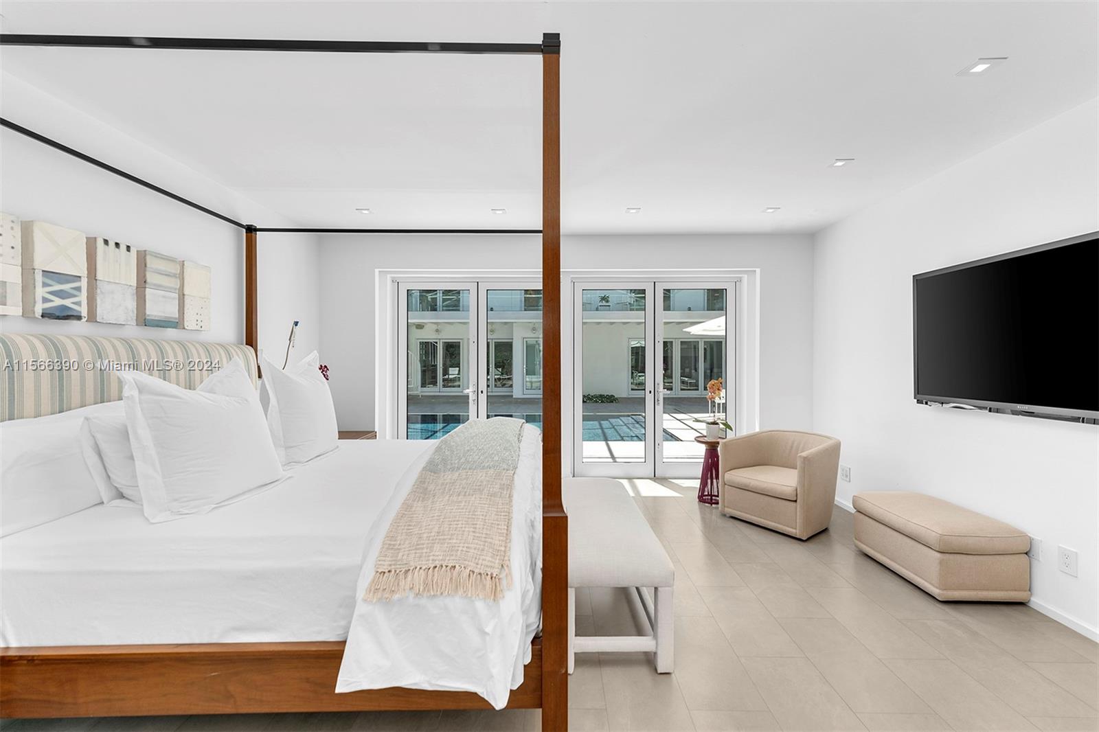 THE MOORINGS - Residential