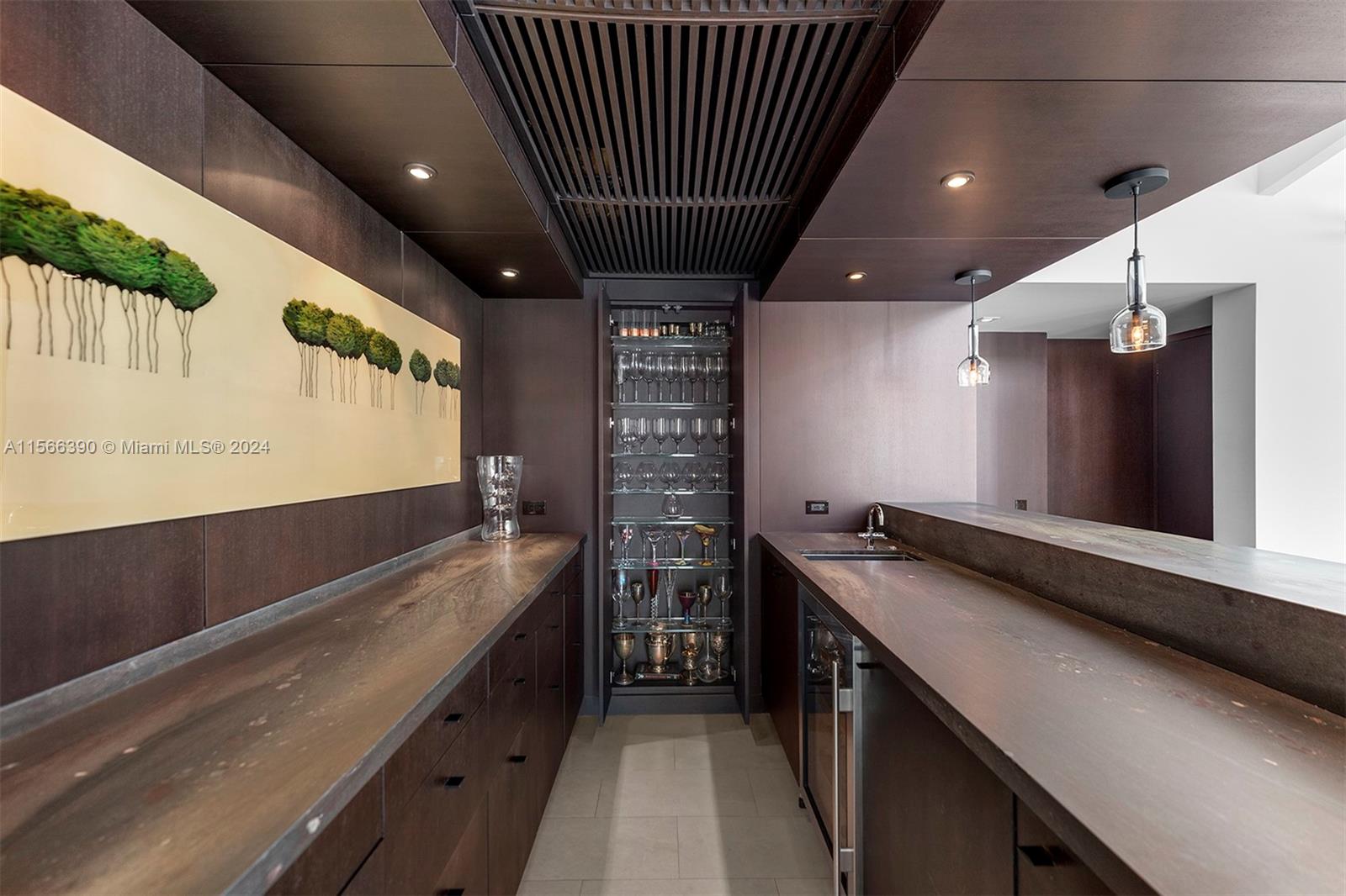 THE MOORINGS - Residential