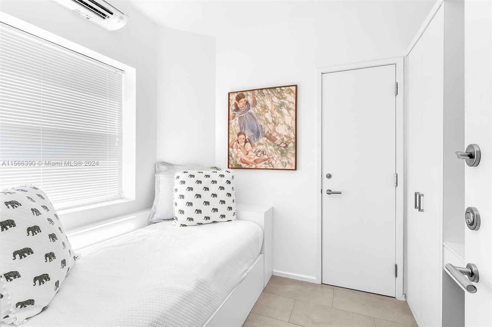 THE MOORINGS - Residential