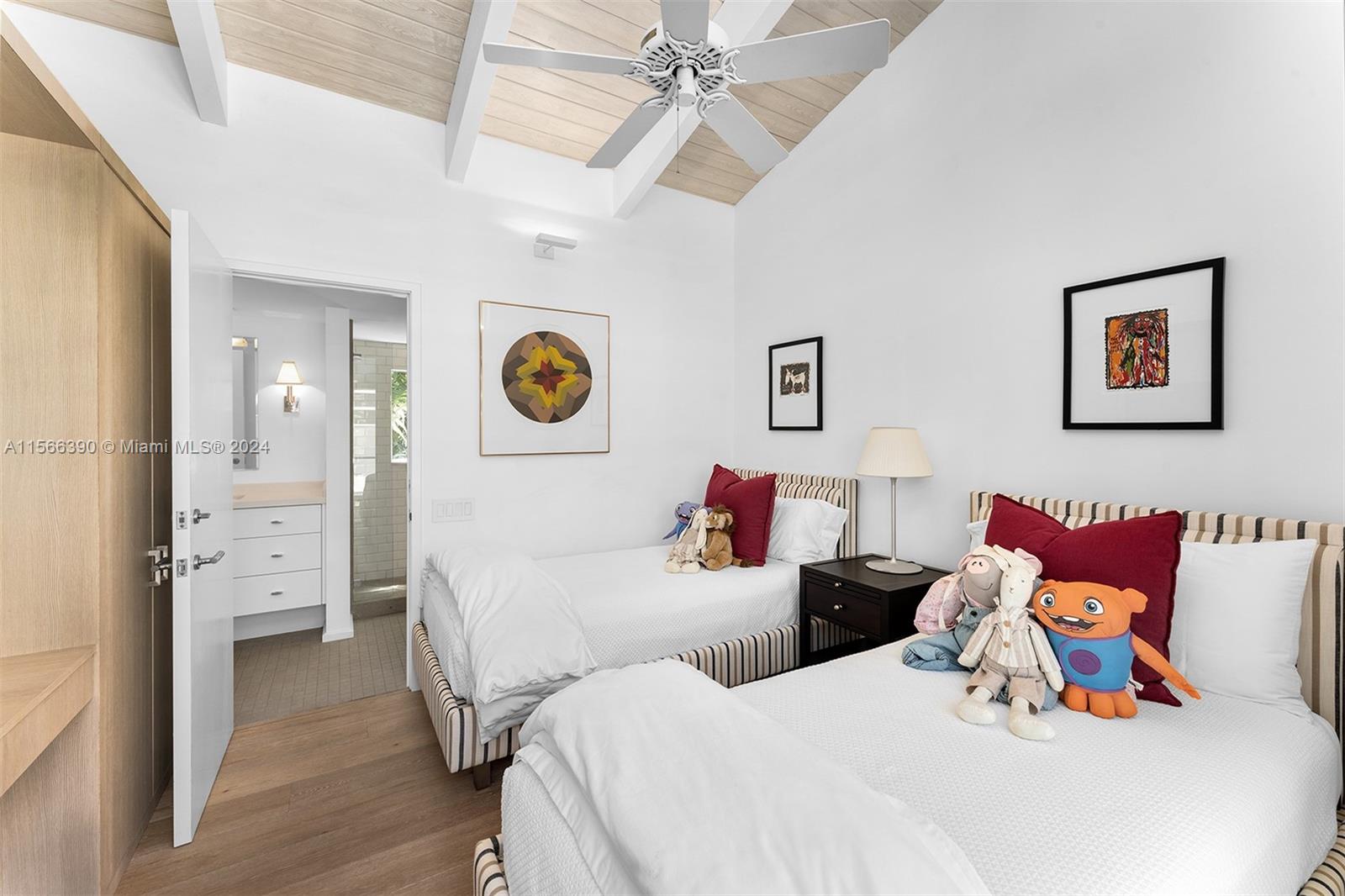 THE MOORINGS - Residential