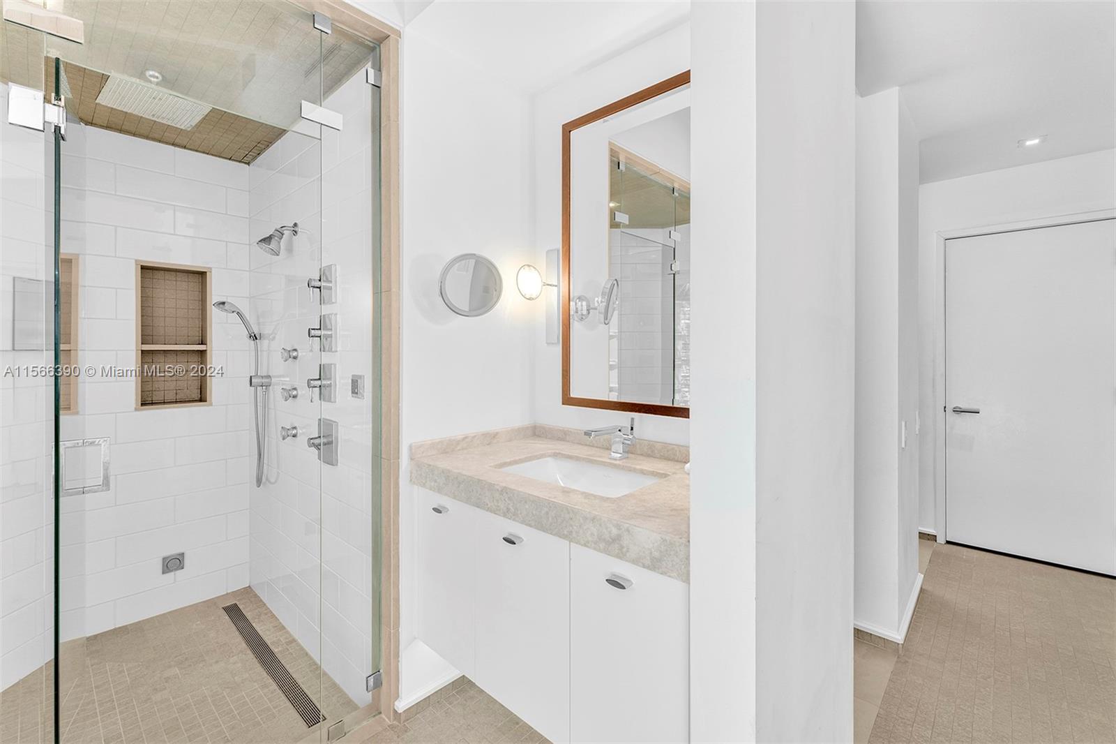 THE MOORINGS - Residential