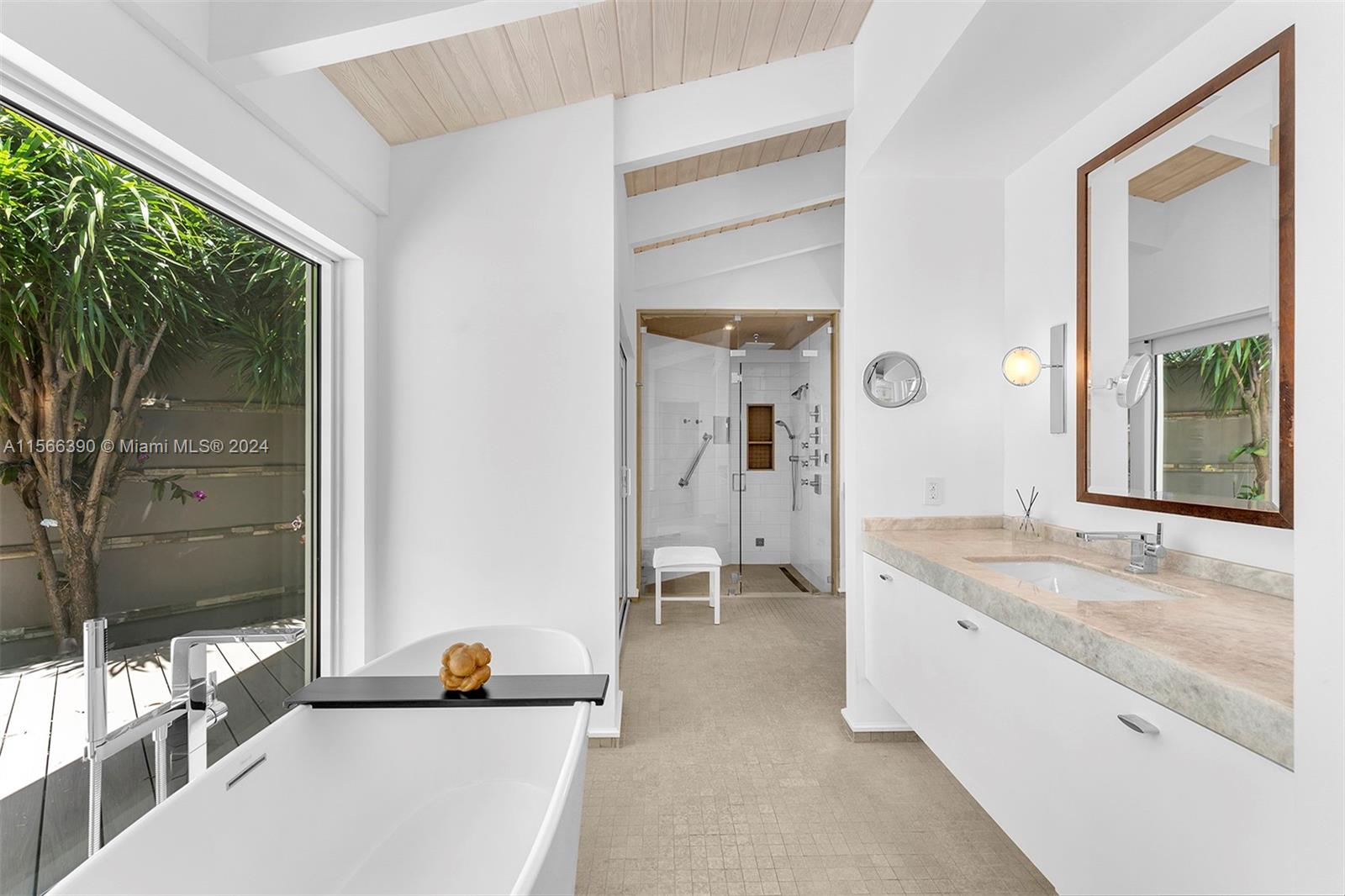 THE MOORINGS - Residential