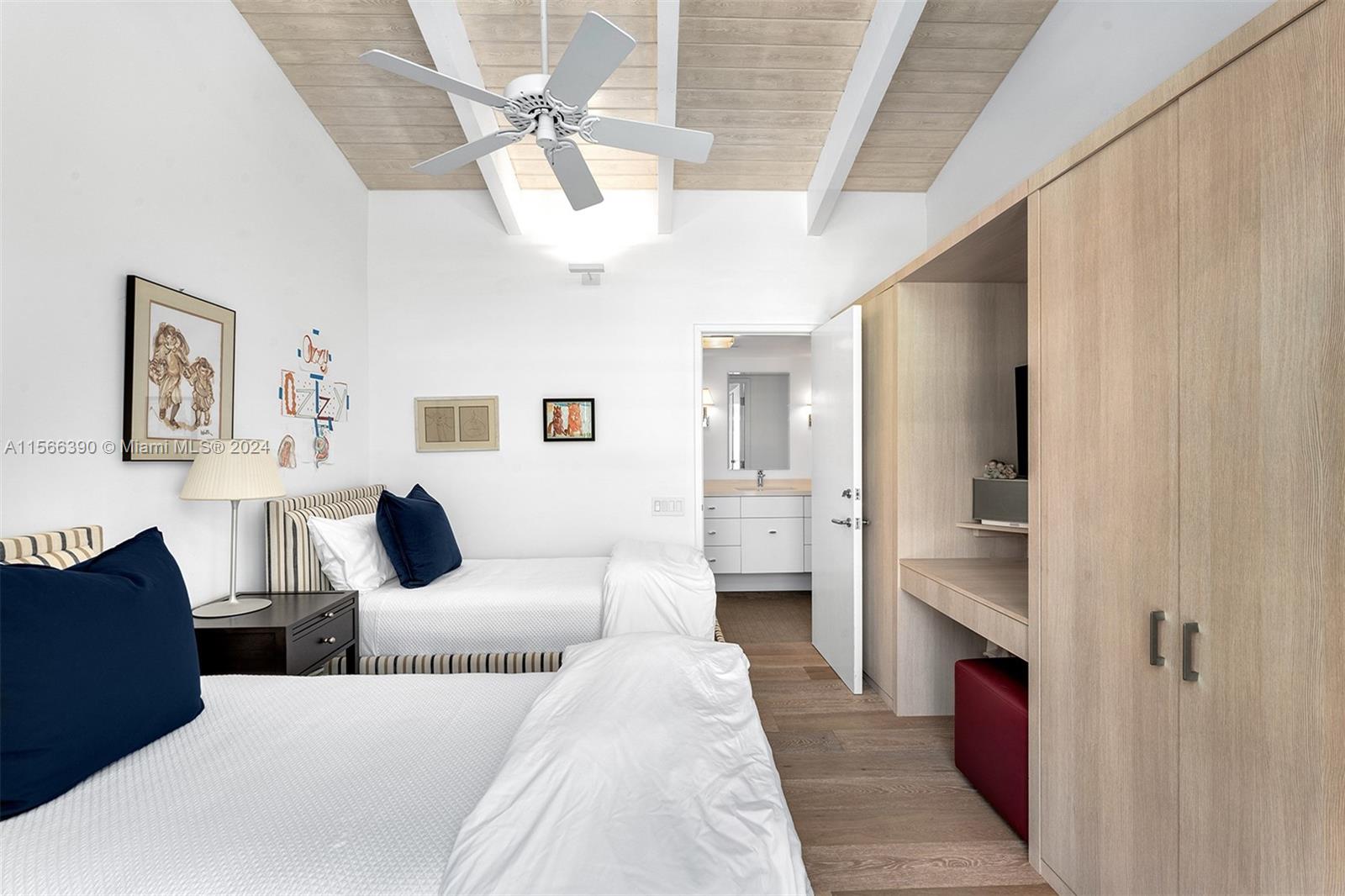 THE MOORINGS - Residential