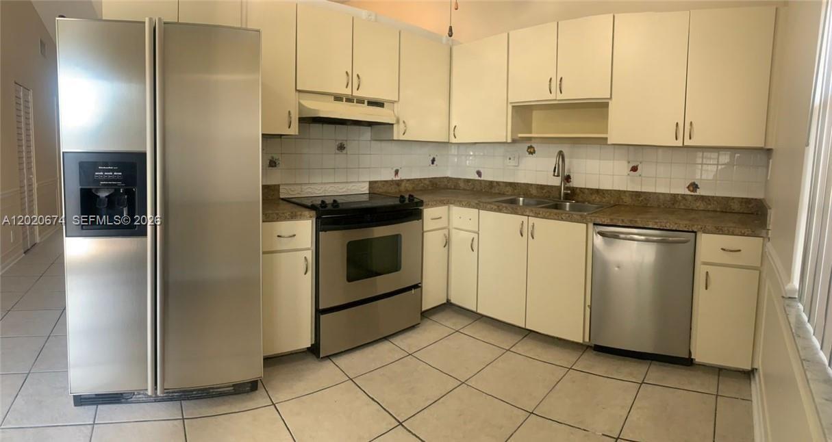 551 NW 46th St 0