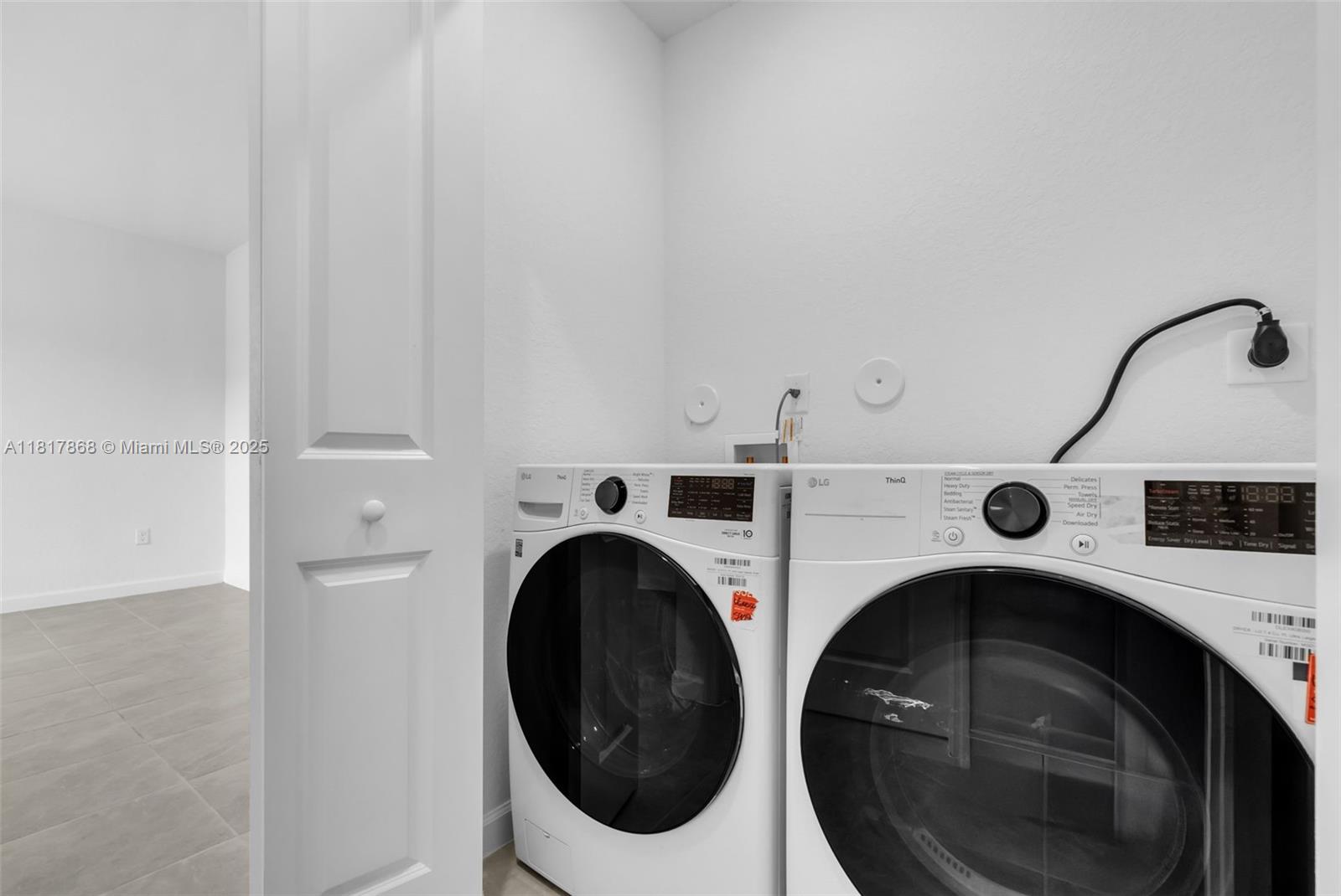 ALTAMIRA - Residential Lease