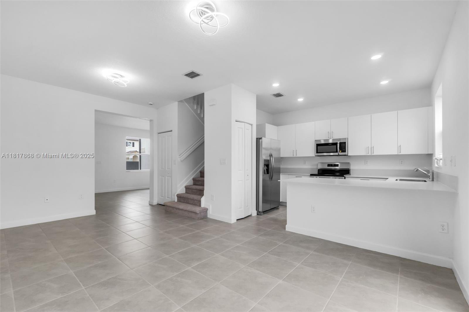 ALTAMIRA - Residential Lease
