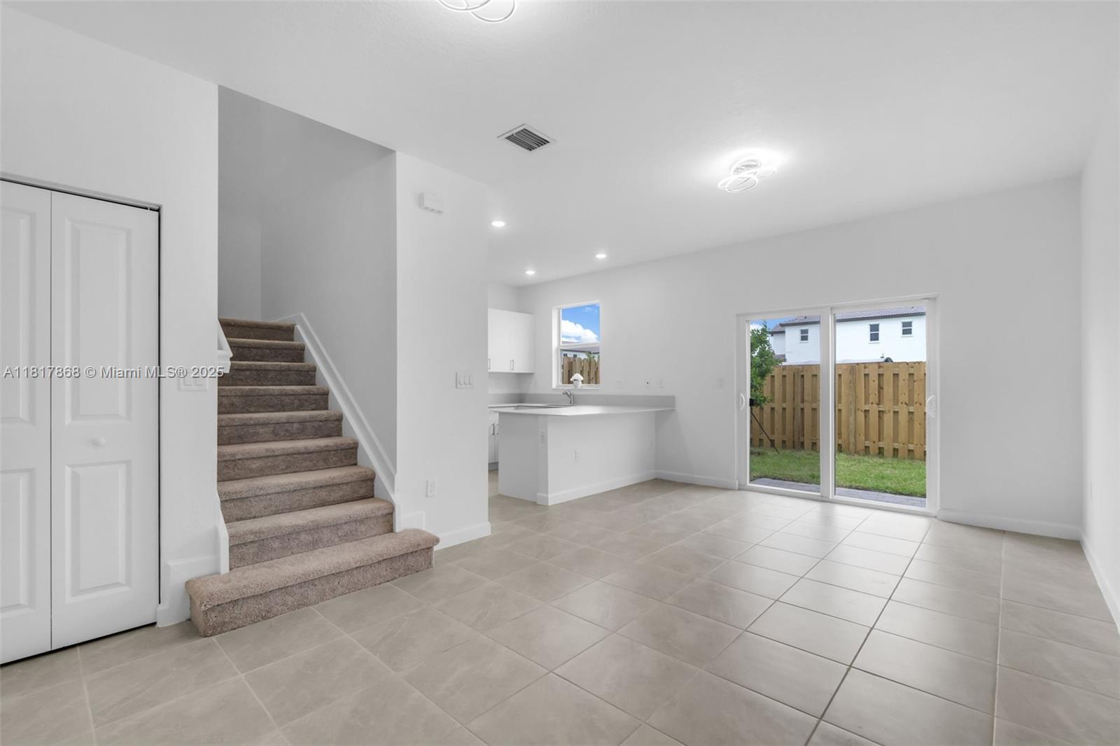 ALTAMIRA - Residential Lease
