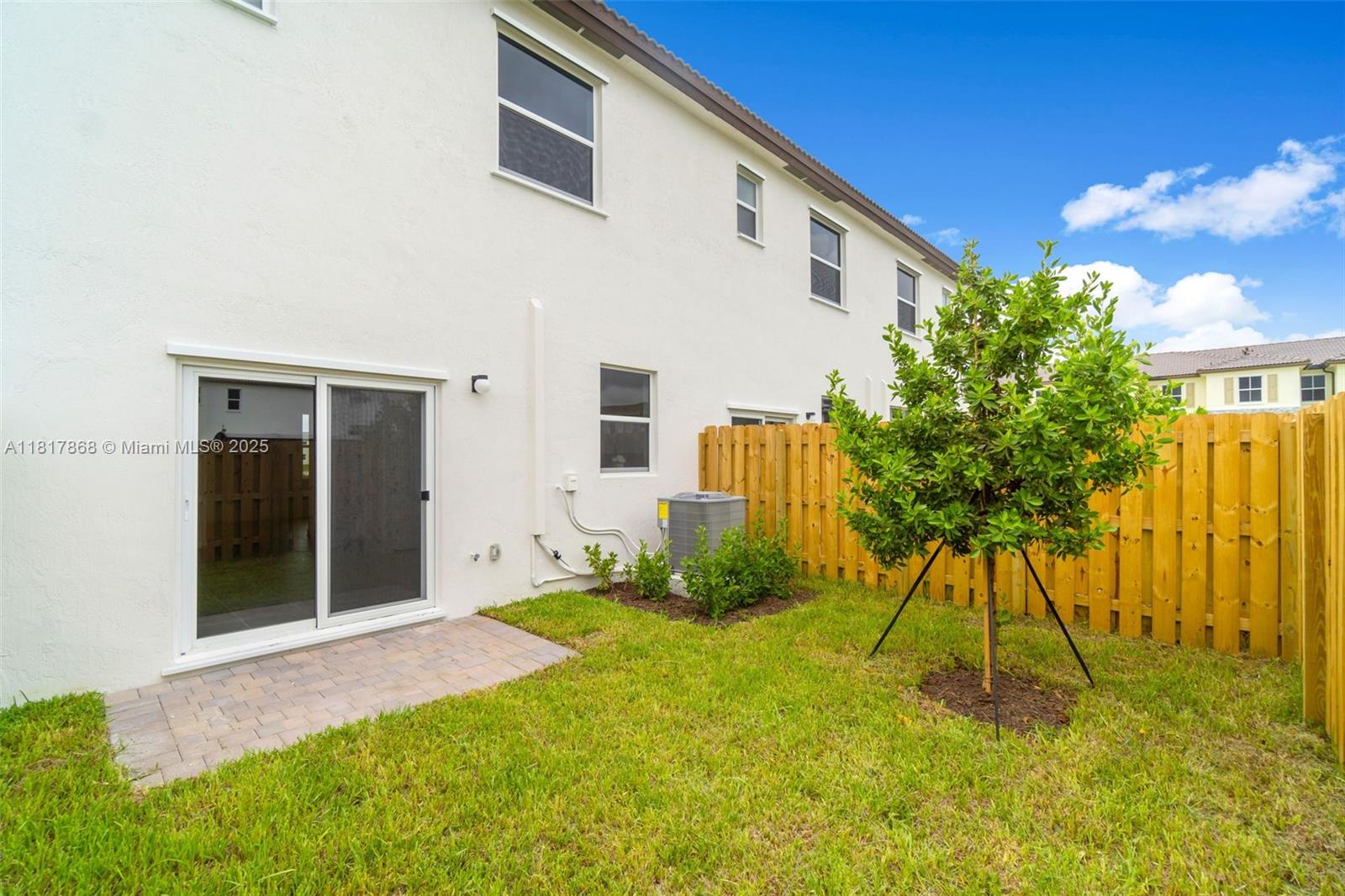ALTAMIRA - Residential Lease