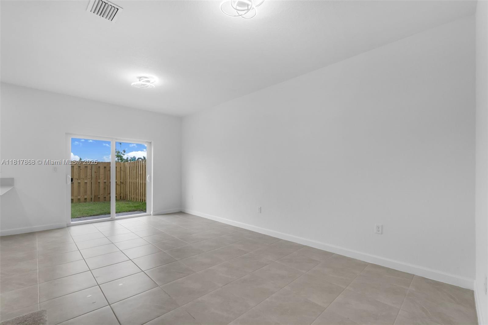 ALTAMIRA - Residential Lease