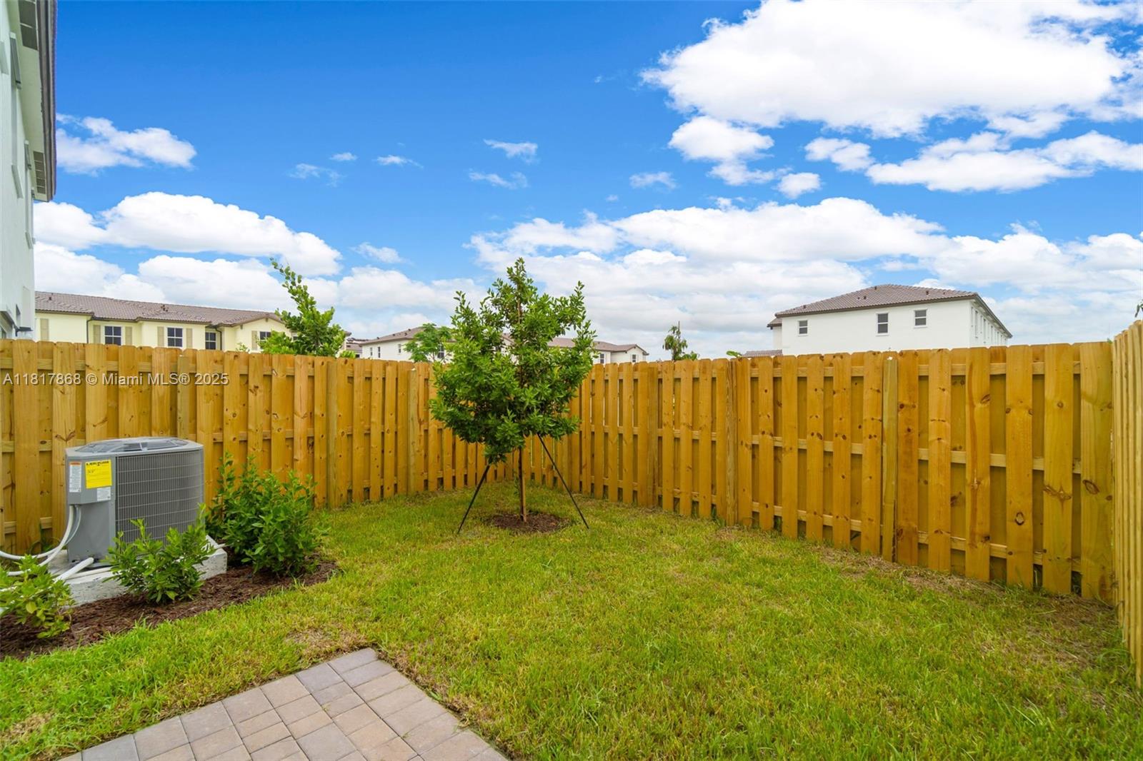 ALTAMIRA - Residential Lease