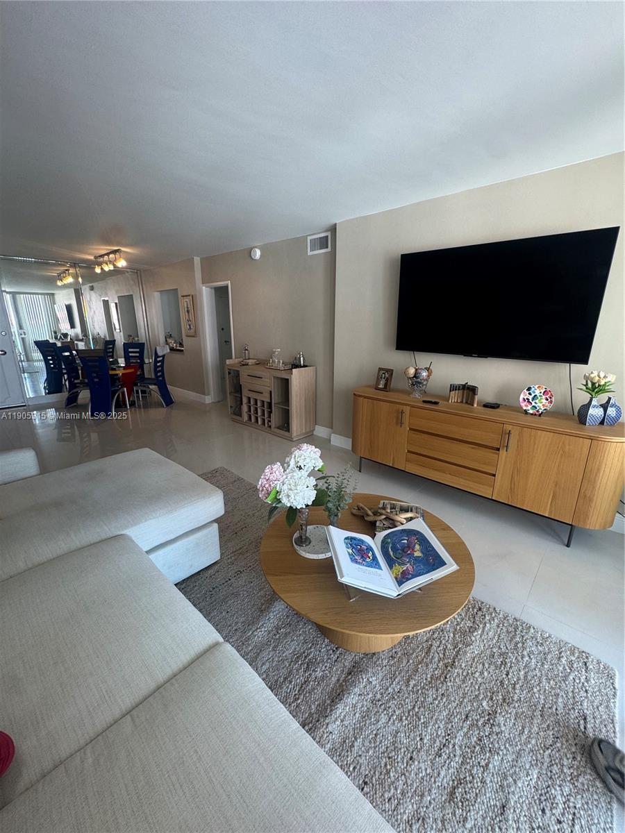 View photos, virtual tours, details... 5161 Collins Ave 911