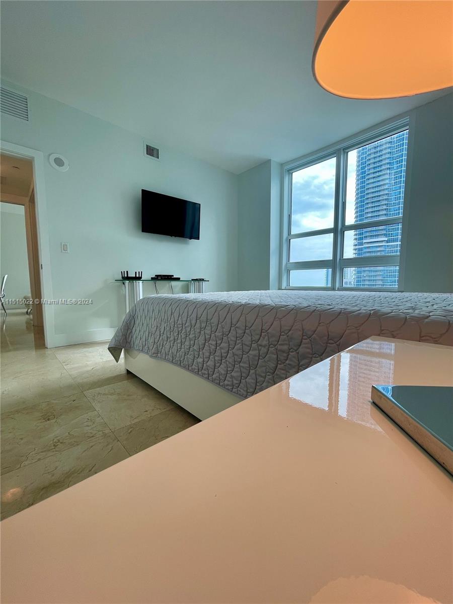 THE PLAZA 851 BRICKELL CO - Residential Lease