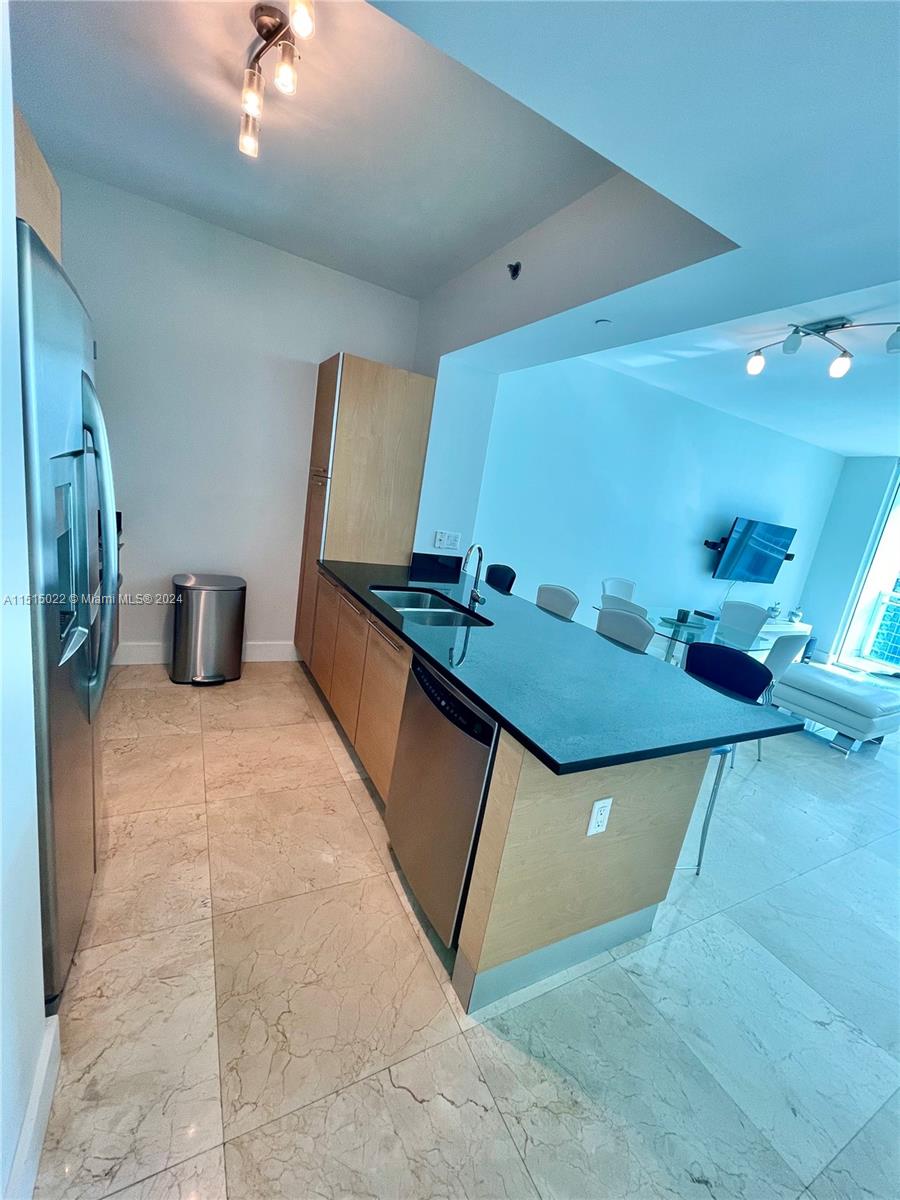 THE PLAZA 851 BRICKELL CO - Residential Lease