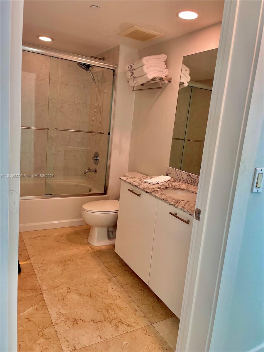THE PLAZA 851 BRICKELL CO - Residential Lease