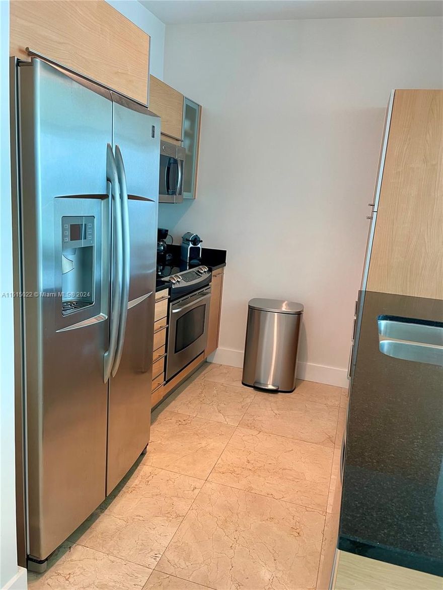 Gorgeous water views, in the heart of Brickell!! Beautifully appointed apartment at THE PLAZA ON Brickell Bay Drive. Bathed in natural light.   Amenities:  One of the biggest pool decks featuring two large sized pools that enjoy sun from dusk until dawn, SPA/ hot tub, fitness center, steam rooms, 24-hour concierge/valet, fully equipped business center, theater, children's play room and club house, pool table and catering service equipment.    Walking distance to great restaurants, Brickell City Center, shopping, Mary Brickell Vilage, and convenient access to I-95.   Easy to show. Vacant