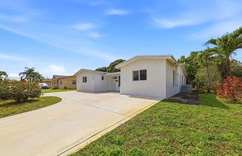 Tiny photo for 2631 NW 47th Ave, Fort Lauderdale, FL 33313 (MLS # A12009566)